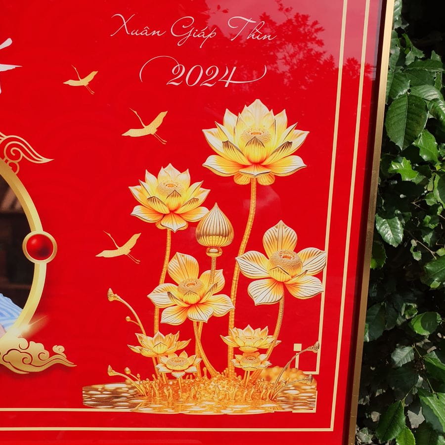 Hình ảnh sen vàng trên mẫu tranh mừng thọ G1