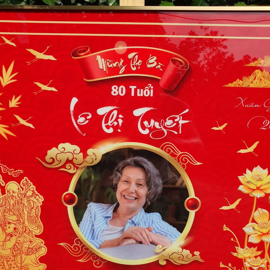 Hình ảnh và thông tin bà trên tranh