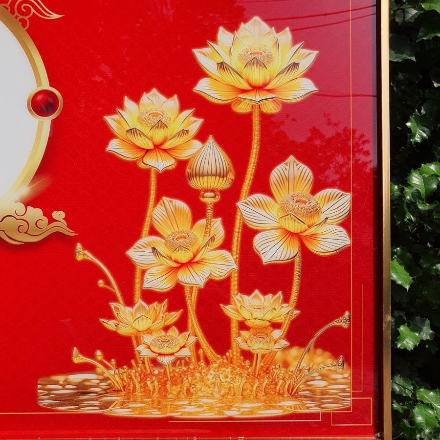 Hình ảnh sen vàng trên mẫu tranh mừng thọ G3