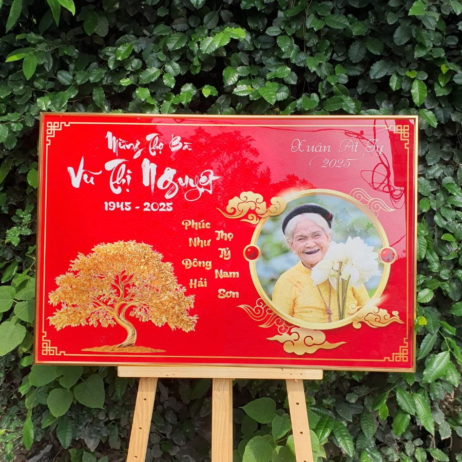 Tranh mừng thọ in ảnh bà