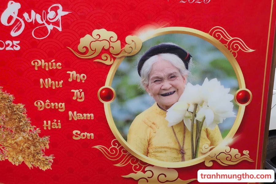 Hình ảnh bà trên tranh mừng thọ in ảnh ông bà